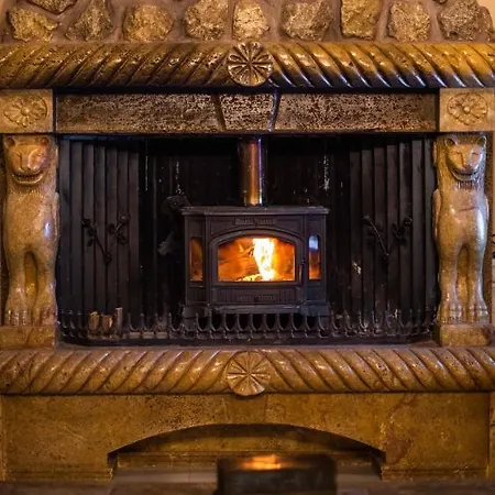 Grand Mansion & * Phrenaros