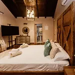 Grand Mansion & *