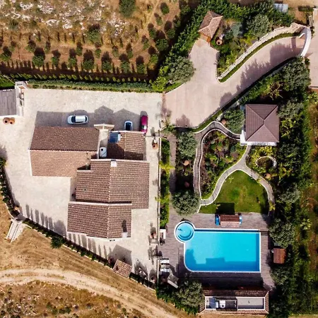 Villa Grand Mansion & *