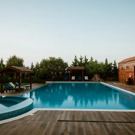 Villa Grand Mansion & *