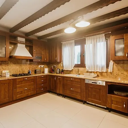 Grand Mansion & * Phrenaros