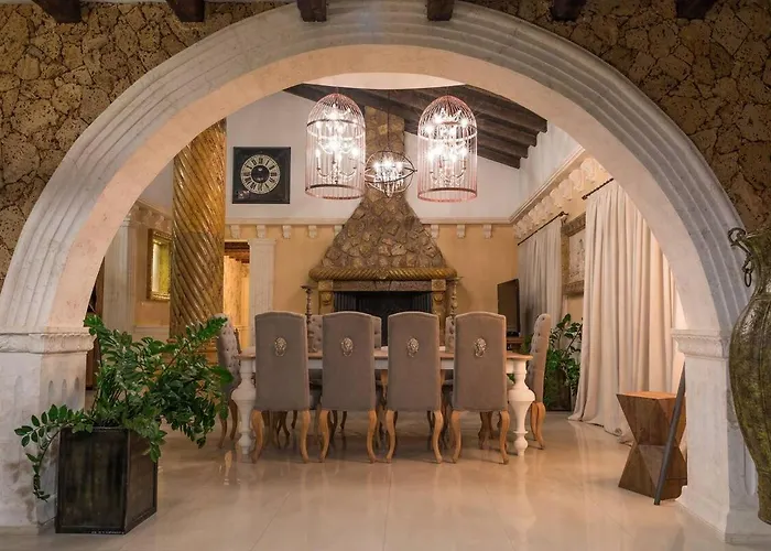 Grand Mansion & Phrenaros