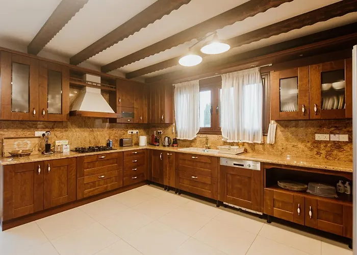 Grand Mansion & * Phrenaros