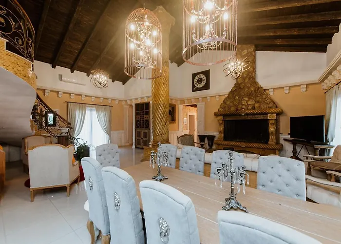 Vila Grand Mansion &