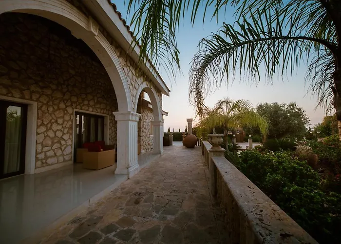 Vila Grand Mansion & *